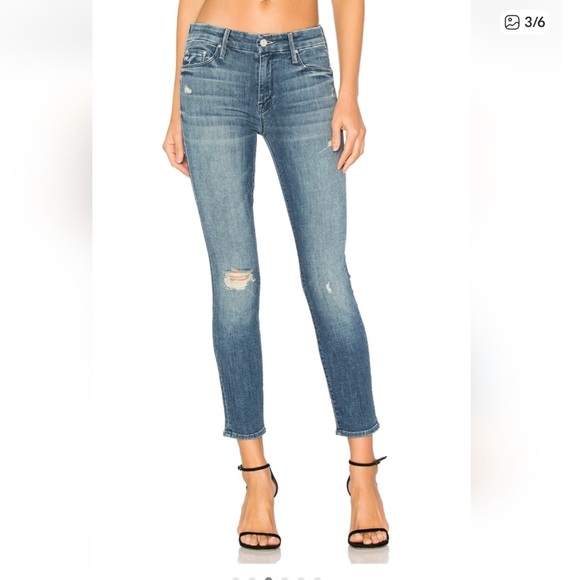 MOTHER Denim - MOTHER the Looker Crop
Jean Distressed Size 27